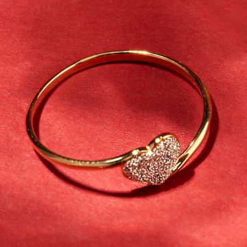 Jolie gold ring with heart in microdiamonds